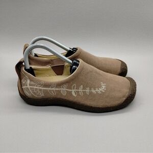 KEEN Willow Womens Slip On Casual Shoe Tan Canvas Leaf Embroidered Size 7 Loafer